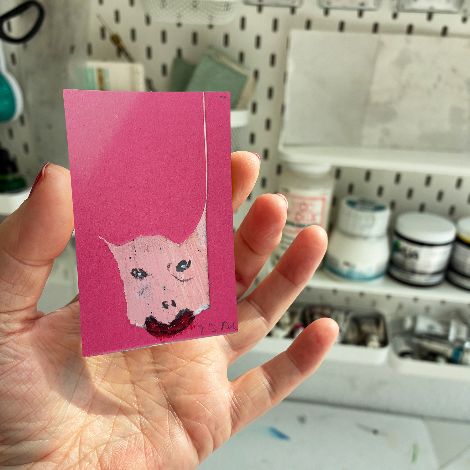 H560-23-Tierkopf-Mockup-Miniatur-Hand-8x5 Annette Kunow H560-23-Tierkopf-Mockup-Miniatur-Hand-8x5 Annette Kunow