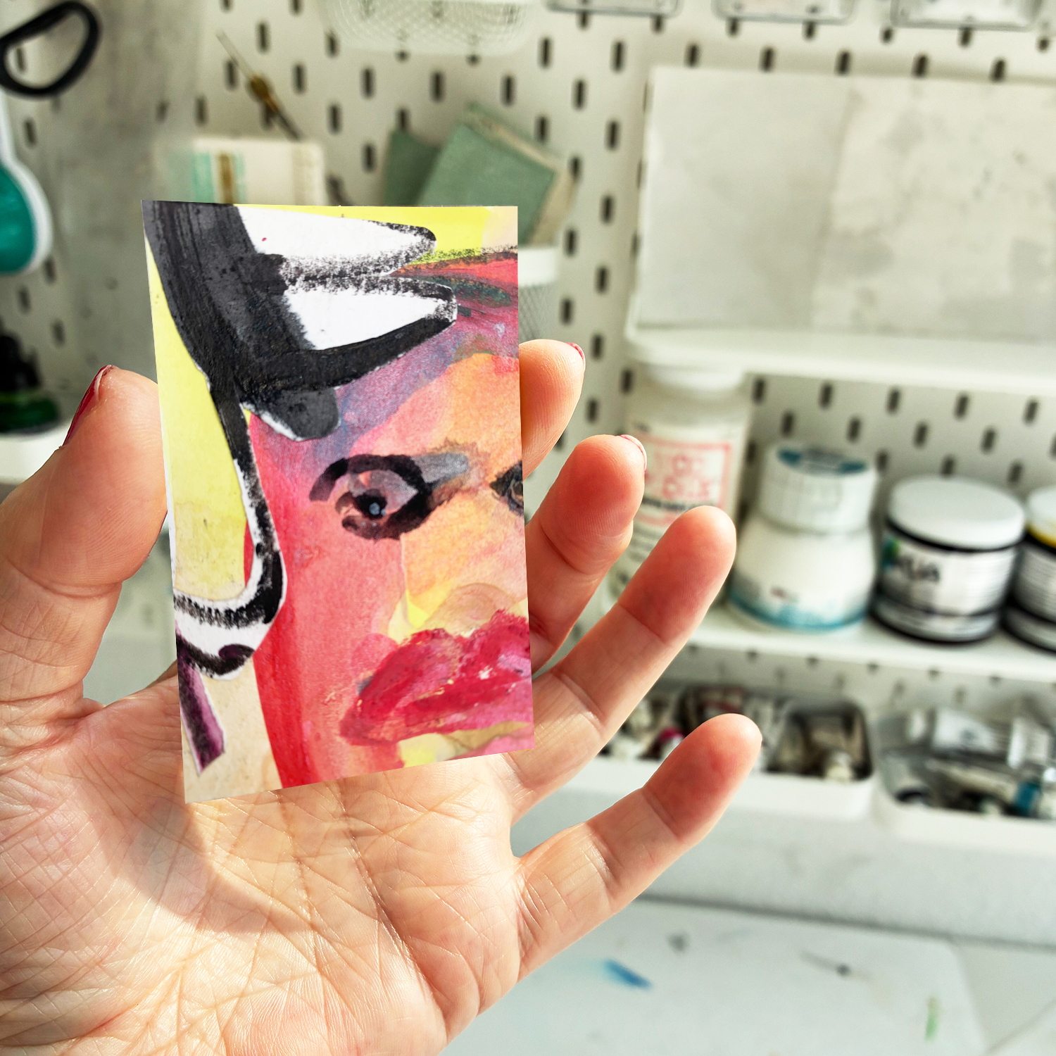 H594-23-Misstrauen-Mockup-Miniatur-Hand-8x5-72dpi-1500 Annette Kunow H594-23-Misstrauen-Mockup-Miniatur-Hand-8x5-72dpi-1500 Annette Kunow