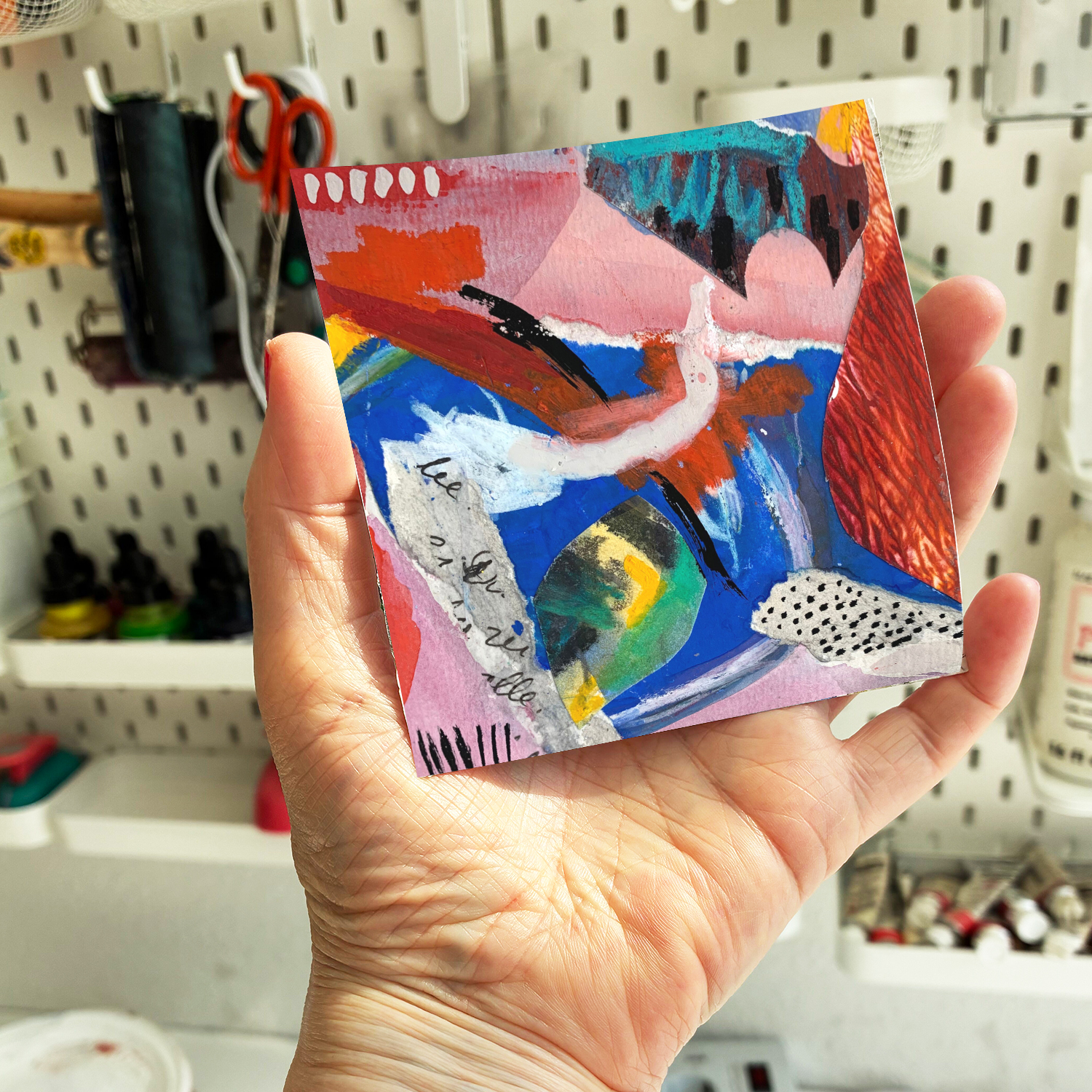 H766-24-Poetische-Miniatur-106-Zyklonius-Mockup-Hand Annette Kunow H766-24-Poetische-Miniatur-106-Zyklonius-Mockup-Hand Annette Kunow